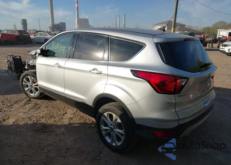 2019 Ford Escape Se z USA, uszkodzony, nr VIN 1FMCU9GD7KUB64495
